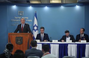 Radio Jai -El primer ministro Benjamin Netanyahu da una conferencia de prensa sobre la reforma judicial tras las advertencias de muchos expertos económicos. (crédito: YONATAN SINDEL/FLASH90)