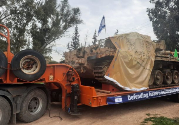 Radio Jai - Veteranos roban un tanque para la protesta