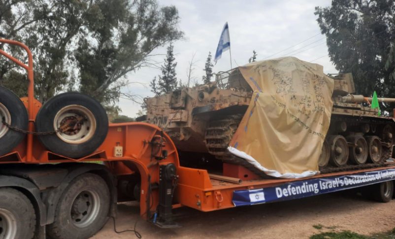 Radio Jai - Veteranos roban un tanque para la protesta