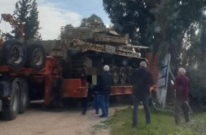 Radio Jai - Veteranos roban un tanque para la protesta