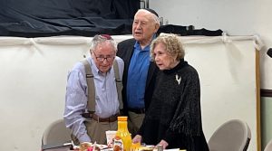 Radio Jai -Estos sobrevivientes del Holocausto alguna vez fueron compañeros de clase en un campo de refugiados. Se reencuentran después de 76 años.