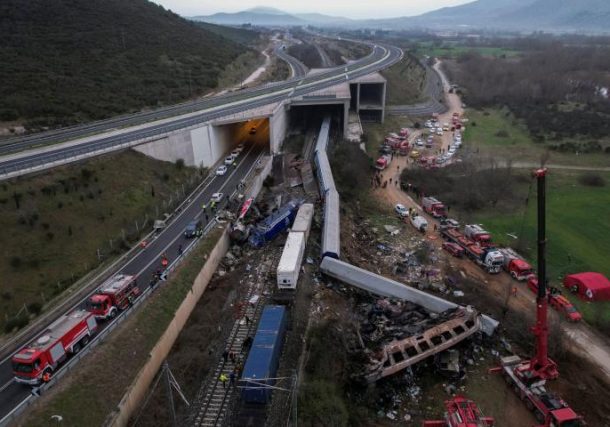 Radio Jai -El tren de la Muerte: Tragendia en Grecia por el choque de dos trenes, tres días de luto