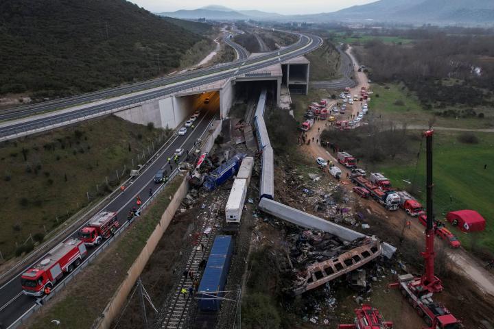 Radio Jai -El tren de la Muerte: Tragendia en Grecia por el choque de dos trenes, tres días de luto