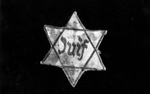 Radio Jai -Las insignias de estrellas amarillas nazis son parte de una larga historia de obligar a los judíos a identificarse