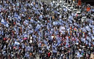 Radio Jai -Manifestaciones, enfrentamientos y arrestos; Israel se prepara para las protestas nocturnas en todo el país