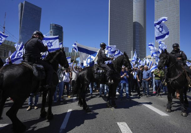 Radio Jai -Manifestaciones, enfrentamientos y arrestos; Israel se prepara para las protestas nocturnas en todo el país