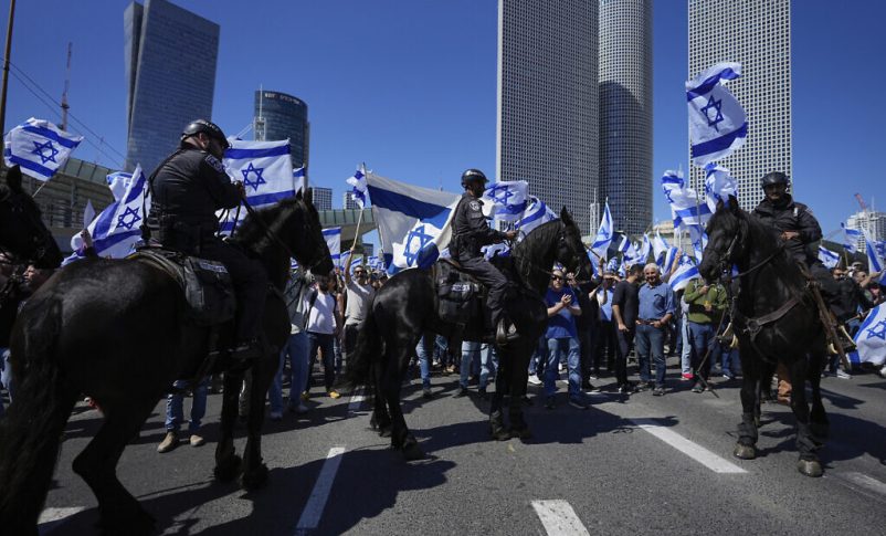 Radio Jai -Manifestaciones, enfrentamientos y arrestos; Israel se prepara para las protestas nocturnas en todo el país