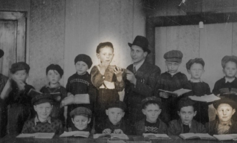 Radio Jai -Estos sobrevivientes del Holocausto alguna vez fueron compañeros de clase en un campo de refugiados. Se reencuentran después de 76 años.