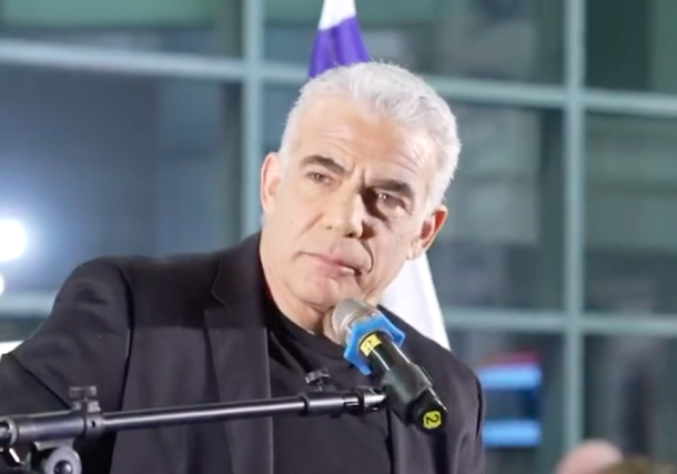Radio Jai -"Nuestros enemigos continúan reclamando preciosas vidas humanas" Yair Lapid le responde a Netanyahu