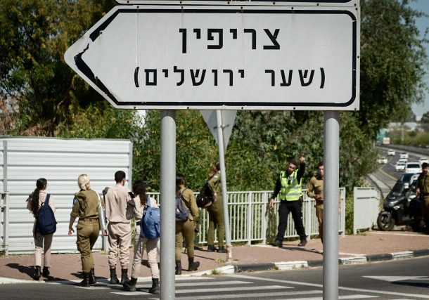 Radio Jai -2 soldados heridos, uno de gravedad, en presunto apuñalamiento terrorista cerca de la base de Tzrifin