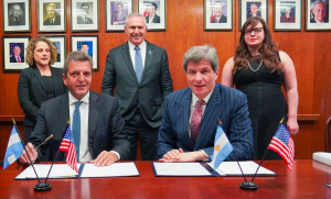 Radio Jai -Argentina firma un convenio con siete países en el marco del acuerdo con el Club de París