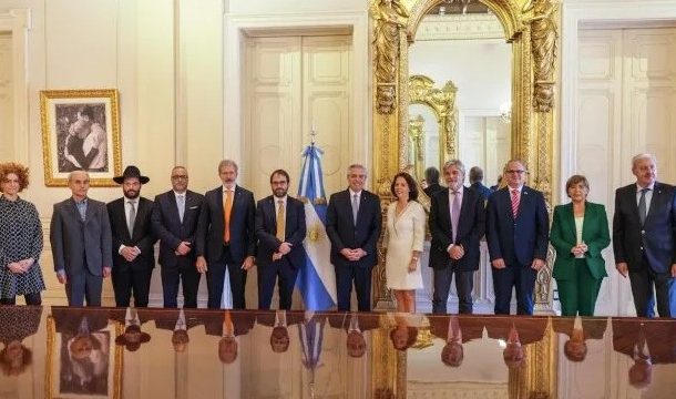 Radio Jai -Alberto Fernández revocó la condecoración a Maurice Papon por su colaboración con el régimen nazi. Presidencia