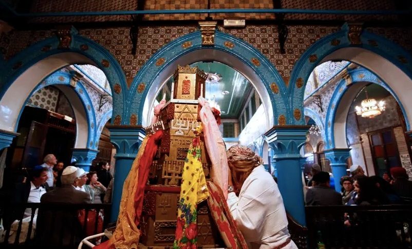 Radio Jai -Cuatro muertos en un tiroteo cerca del festival Lag Ba'Omer en una antigua sinagoga en Túnez