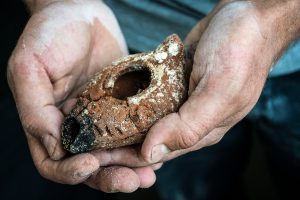 Radio Jai -Tres osarios de piedra de 1850 años fueron recuperados en una operación llevada a cabo para evitar el saqueo de antigüedades cerca de Kafr Kanna en Galilea
