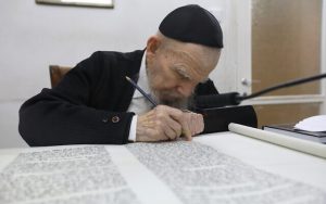 Radio Jai -Gershon Edelstein, destacado rabino Haredi Ashkenazi, defensor de la coexistencia, muere a los 100 años