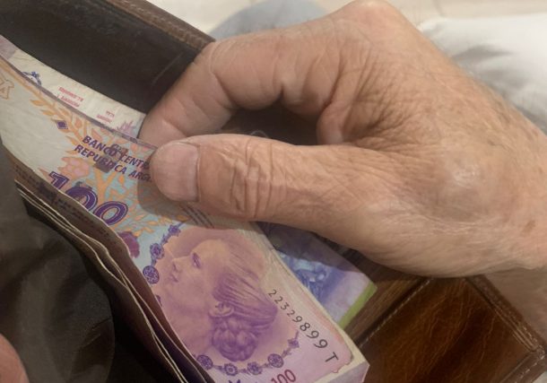 Radio Jai -"Día del Trabajo, con trabajadores bajo la línea de pobreza...". ¿Qué pasará con la devaluación?