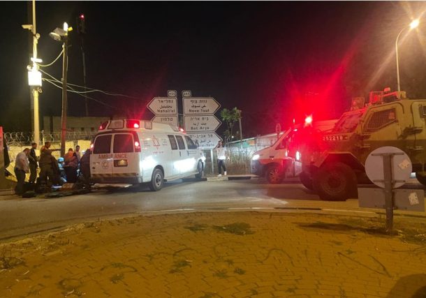Radio Jai - Terroristas árabes disparan a un niño árabe de 3 años en la cabeza y a un hombre de 40 pensando que atacaban israelíes en el puesto de las FDI