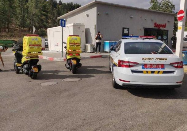 Radio Jai -Cuatro muertos y cuatro heridos en tiroteo terrorista en gasolinera de Cisjordania