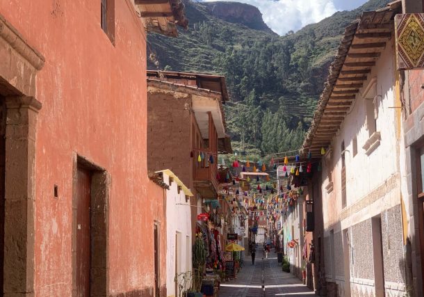 Radio Jai - Los israelíes acuden en masa a esta pequeña ciudad en Perú para vacacionar y el atractivo de una espiritualidad psicodélica