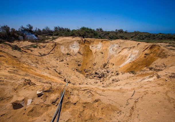 Radio Jai -Una explosión de fuente desconocida, en el campo de una fábrica abandonada en Herzliya
