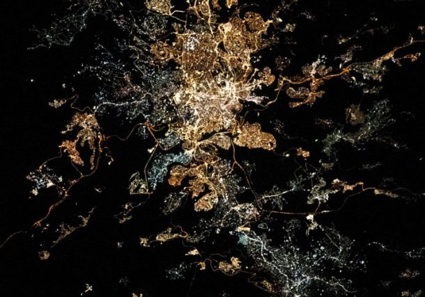 Radio Jai -Astronauta emiratí: Desde el espacio, Jerusalén parece la 'flor de todas las flores'