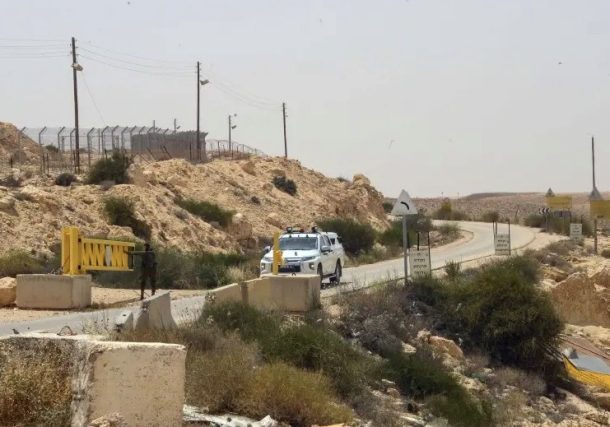 Radio Jai -Al Sisi de Egipto ofrece sus condolencias por los soldados de las FDI asesinados por un policía egipcio
