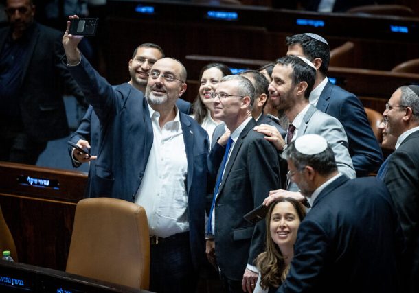 Radio Jai -La aprobación de la primera Ley de Reforma Judicial agrava la crisis en Israel