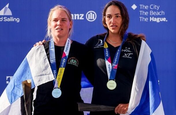 Radio Jai -Mujeres israelíes ganan medallas de oro y plata en campeonatos mundiales de windsurf