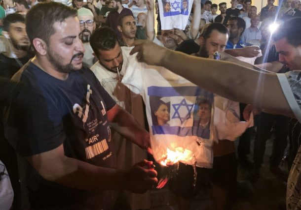 Radio Jai -El primer ministro libio visita la embajada palestina y promete no normalizar su relación con Israel