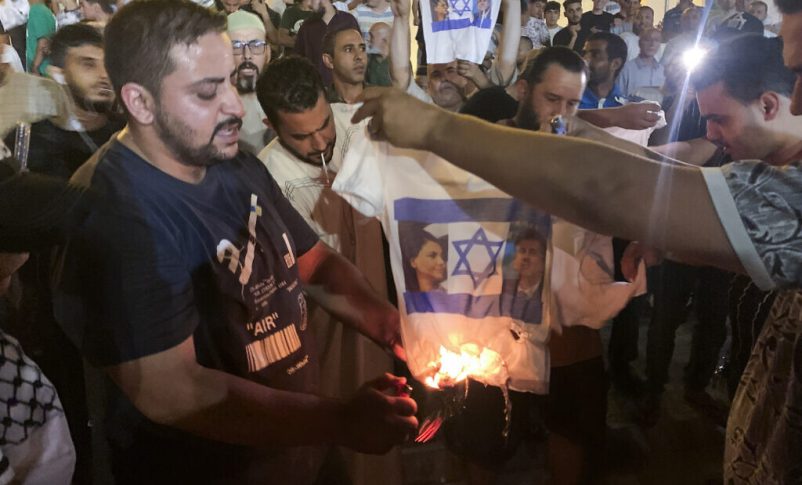 Radio Jai -El primer ministro libio visita la embajada palestina y promete no normalizar su relación con Israel