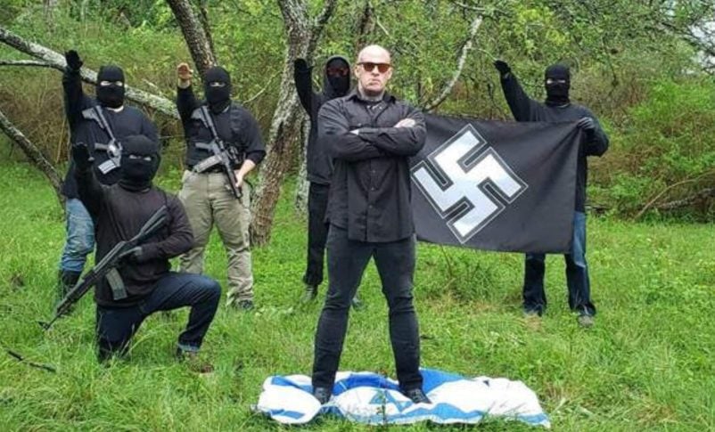 Radio Jai -Un neonazi está construyendo un complejo en la zona rural de Maine para su 'Tribu de Sangre'