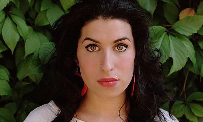 Radio Jai - 10 momentos (y fotos) judías de Amy Winehouse de un nuevo libro sobre su vida