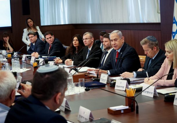 Radio Jai -Funcionarios israelíes están "trabajando silenciosamente" con la Casa Blanca para desarrollar una "operación de enriquecimiento de uranio dirigida por EEUU en Arabia Saudí