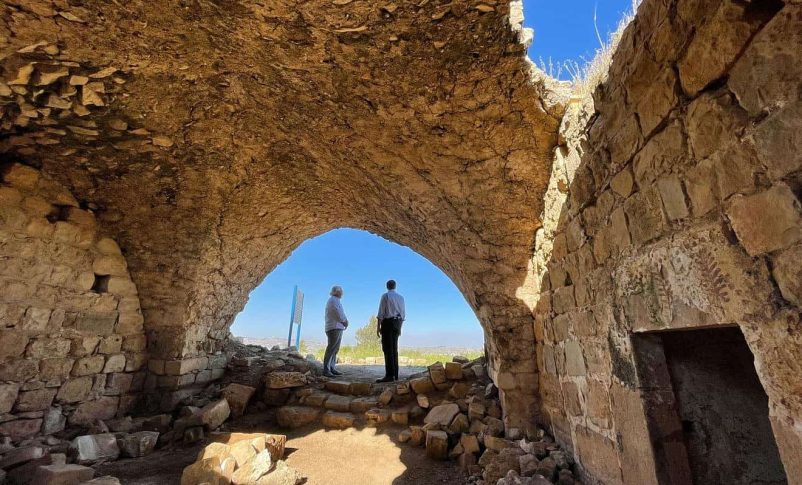 Radio Jai -Pompeo y Friedman guían a los espectadores a través de los "antiguos misterios" de la "Ruta 60: la autopista bíblica de Israel"