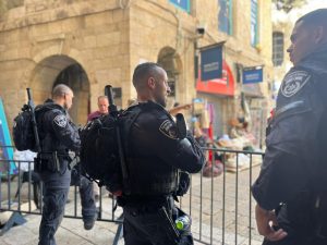 Radio Jai -Tres israelíes heridos en atentado terrorista en el Paseo de la Puerta de Yaffo