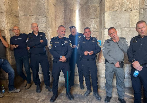 Radio Jai -Tres israelíes heridos en atentado terrorista en el Paseo de la Puerta de Yaffo