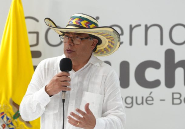 Radio Jai- "Es el primer gobierno antiisraelí de Colombia, en realidad Petro, no el gobierno" - Rab. Alfredo Goldschmidt