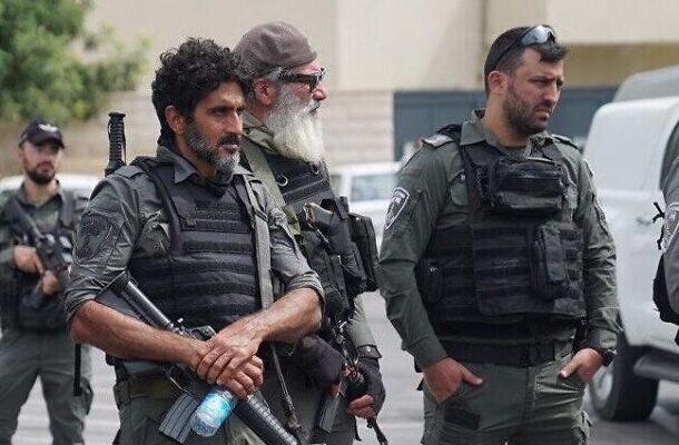 Radio Jai - La estrella de 'Fauda' participa en una redada policial con armas en la vida real