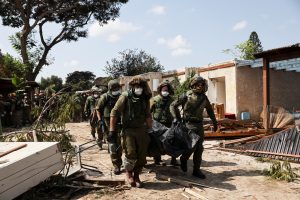 Radio Jai -'Al menos 40 bebés asesinados y algunos decapitados': Prensa extranjera es llevada al lugar de la masacre en Kfar Aza