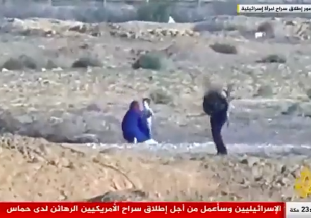 Radio Jai -Al Jazeera transmite imágenes de una mujer y sus dos hijos liberados por Hamas