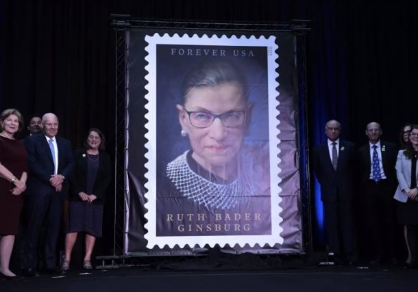 Radio Jai -El Servicio Postal de EE.UU. conmemora con un sello a la jueza judía Ruth Bader Ginsburg