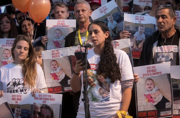 Radio Jai - Tía de Ariel, de 4 años, y Kfir Bibas, de 10 meses: "Esperamos que no los tengan como trofeo"