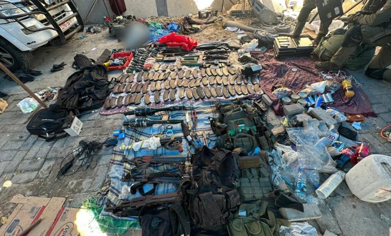 Radio Jai -Las FDI revelan la entrada al túnel de Hamás y un alijo de armas encontradas en el complejo hospitalario de Shifa