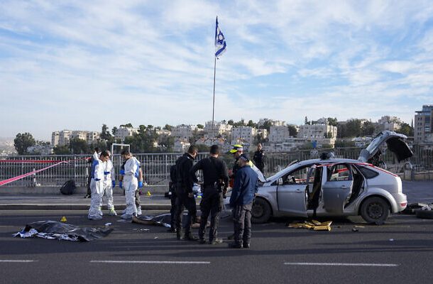 Radio Jai -Tres muertos y seis heridos en tiroteo terrorista en parada de autobús a la entrada de Jerusalén