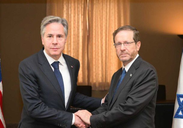 Radio Jai -“Hemos enviado 6 millones de mensajes de voz, 4 millones de mensajes de texto; lanzado más de 1.2 millones de panfletos y hemos efectuado millones de llamados antes de cada bombardeo” Herzog