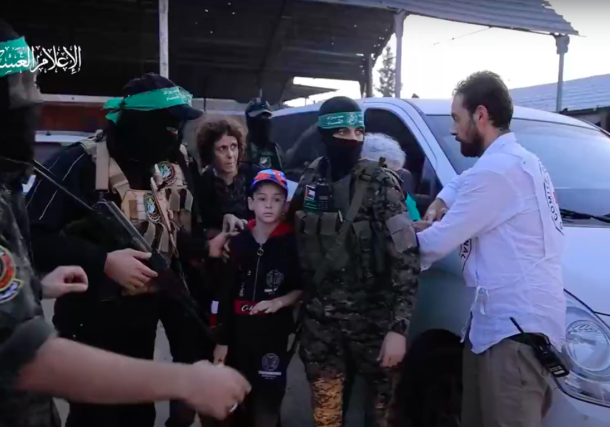 Radio Jai -Hamas documentó la liberación de rehenes israelíes