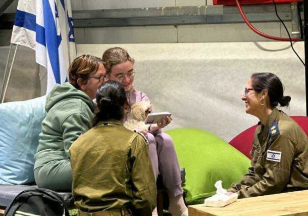 Radio Jai -Los rehenes liberados llegan a los hospitales para recibir tratamiento y reunirse con sus familias
