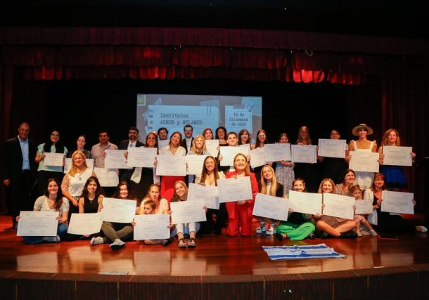 Radio Jai- Recibieron sus diplomas más de 40 egresados de los institutos de formación docente de la AMIA