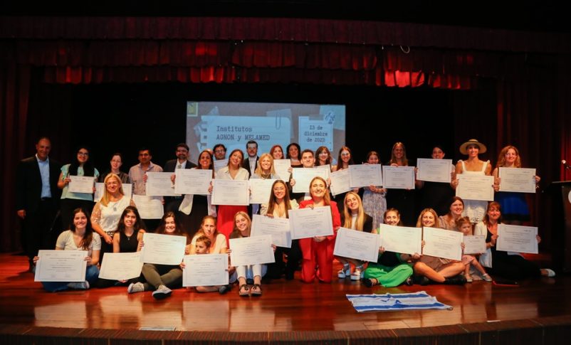 Radio Jai- Recibieron sus diplomas más de 40 egresados de los institutos de formación docente de la AMIA