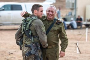 Radio Jai:  Hijo del ministro del gabinete de guerra y exjefe de las FDI, Eisenkot, entre los dos soldados muertos en Gaza